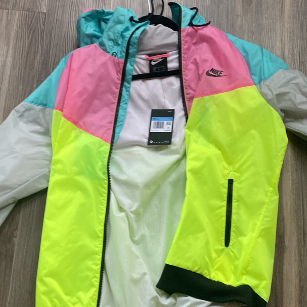 Brand NEW never been worn unisex Nike windbreaker